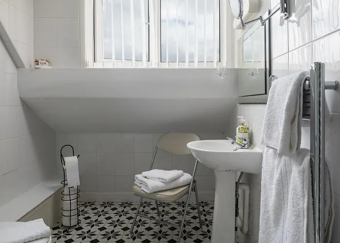 Rosaire Guest House With Private Parking Llandudno